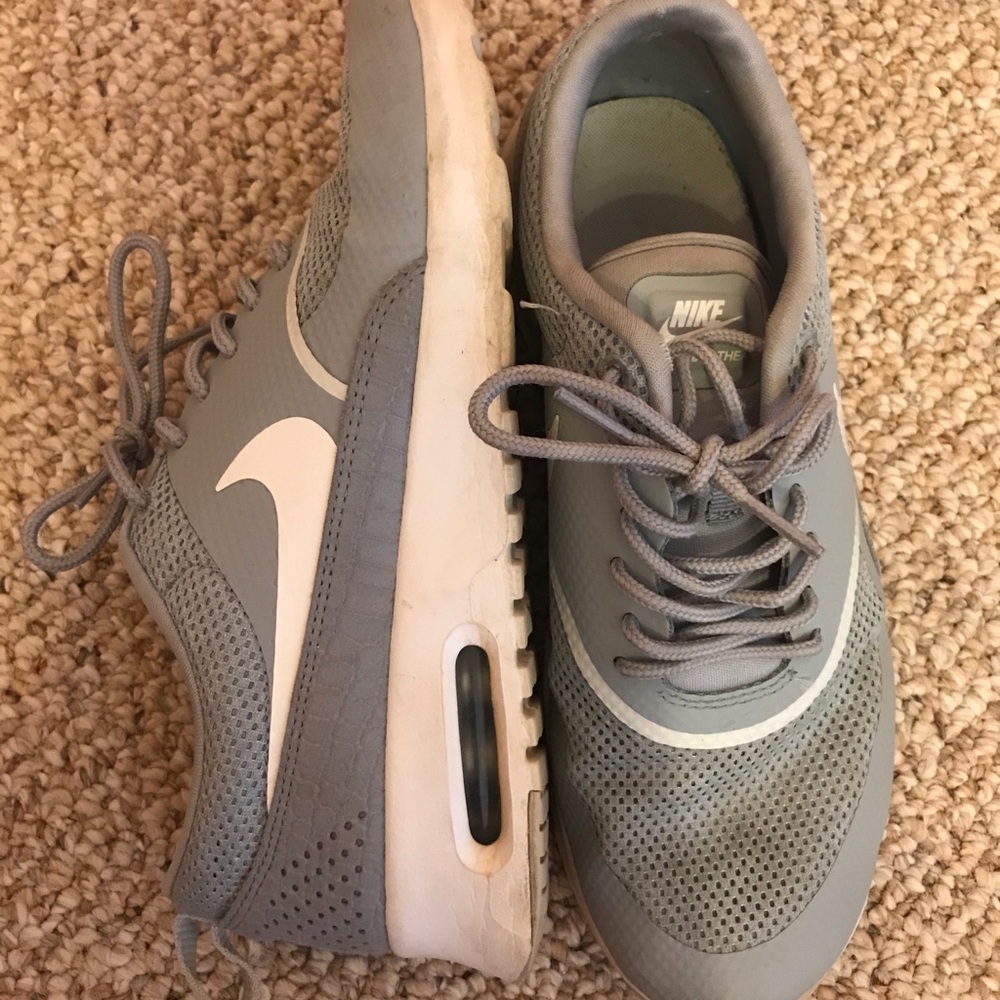 Grey Nike Tennis Shoes